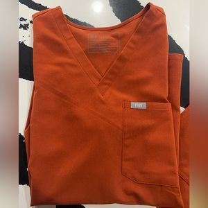 EUC FIGS *AUBURN* Catarina (L) Scrub Top